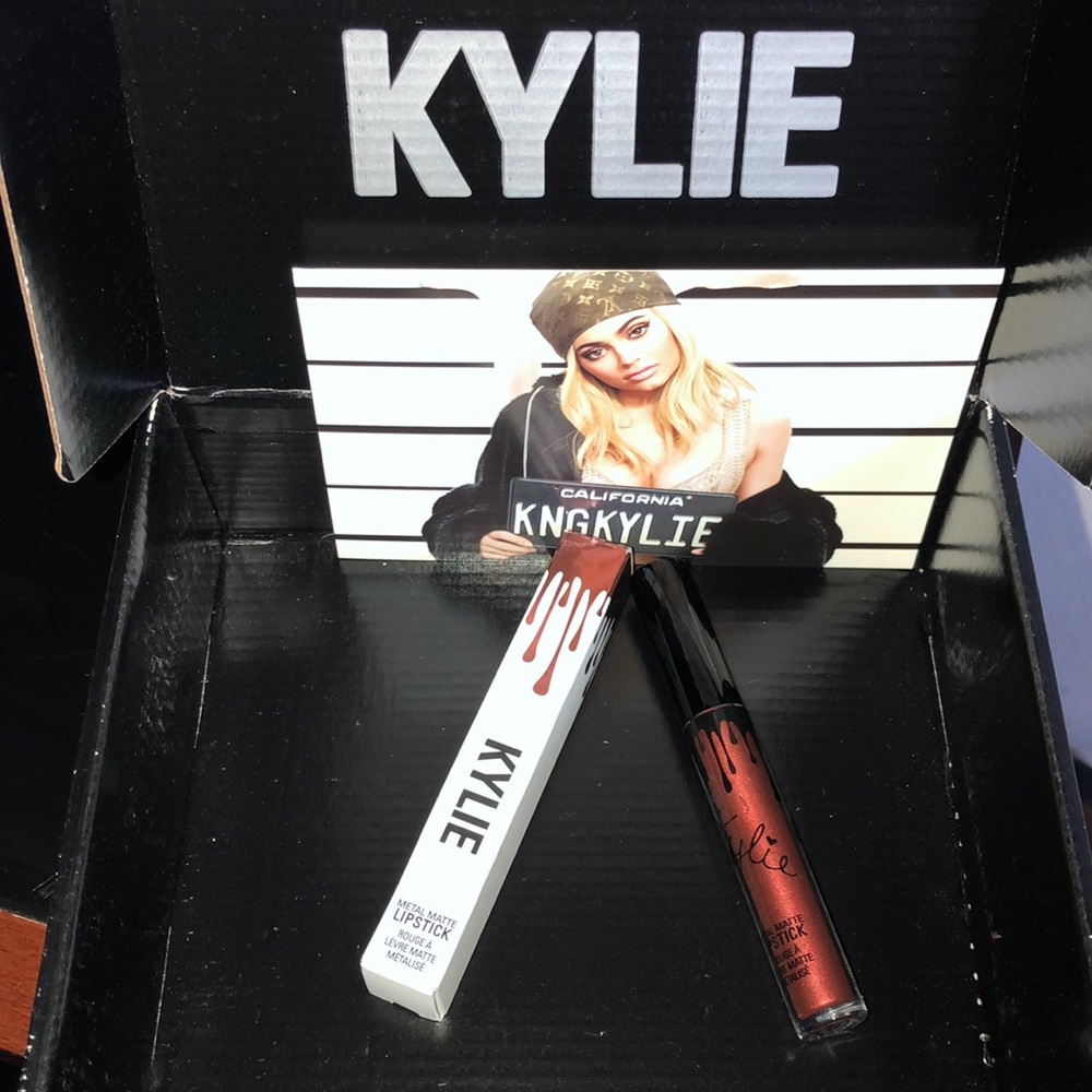 Kylie Jenner Metal Gloss